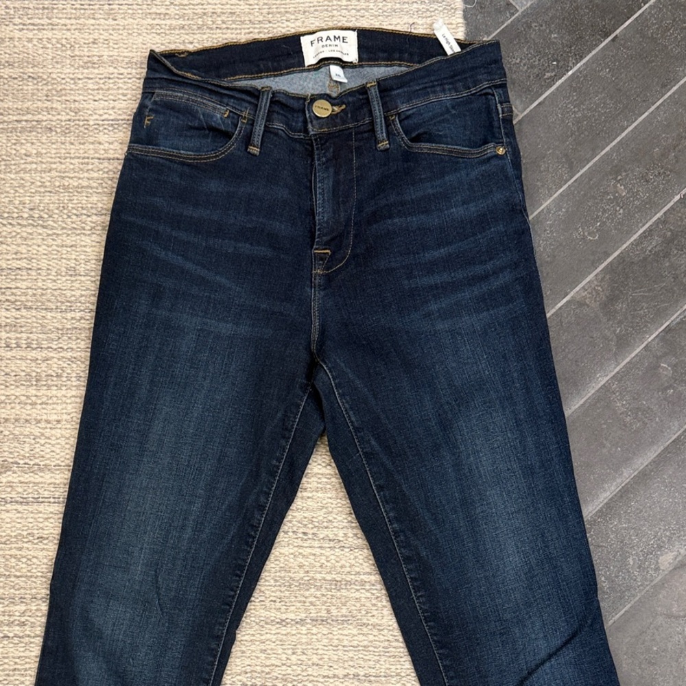 LIKE NEW! Frame Women’s Skinny Jeans in Dark Indigo- size 26